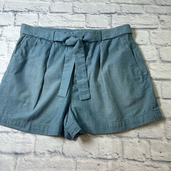 NWT Polo Ralph Lauren Chambray Belted Shorts. Size 14. - Picture 1 of 6